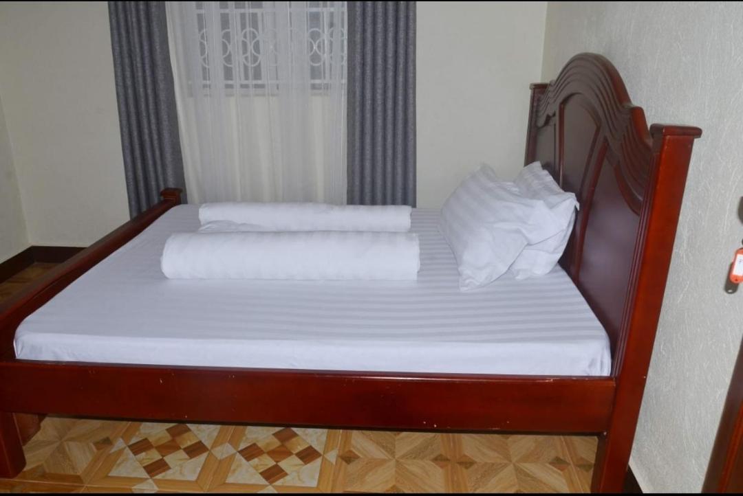 Migingo Suites Ентеббе Екстер'єр фото