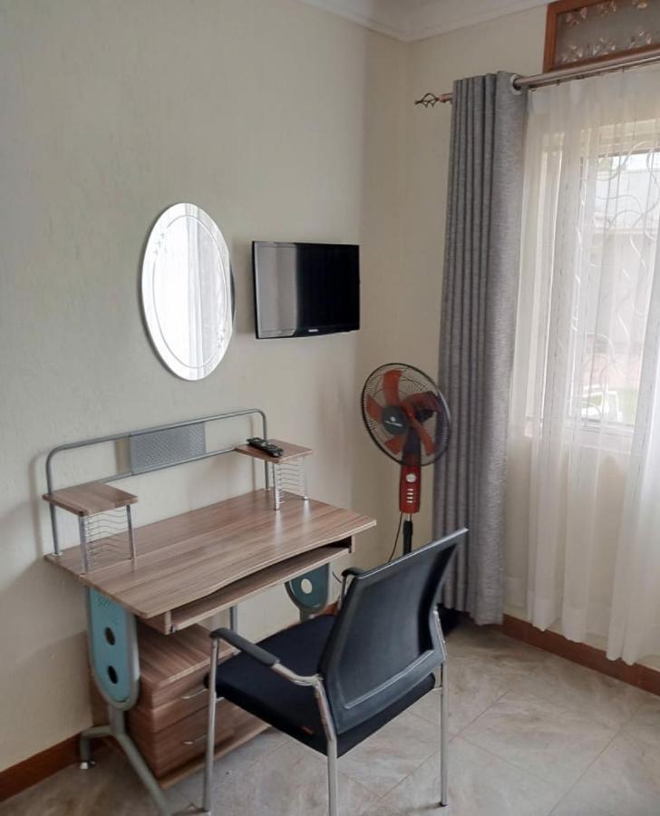 Migingo Suites Ентеббе Екстер'єр фото