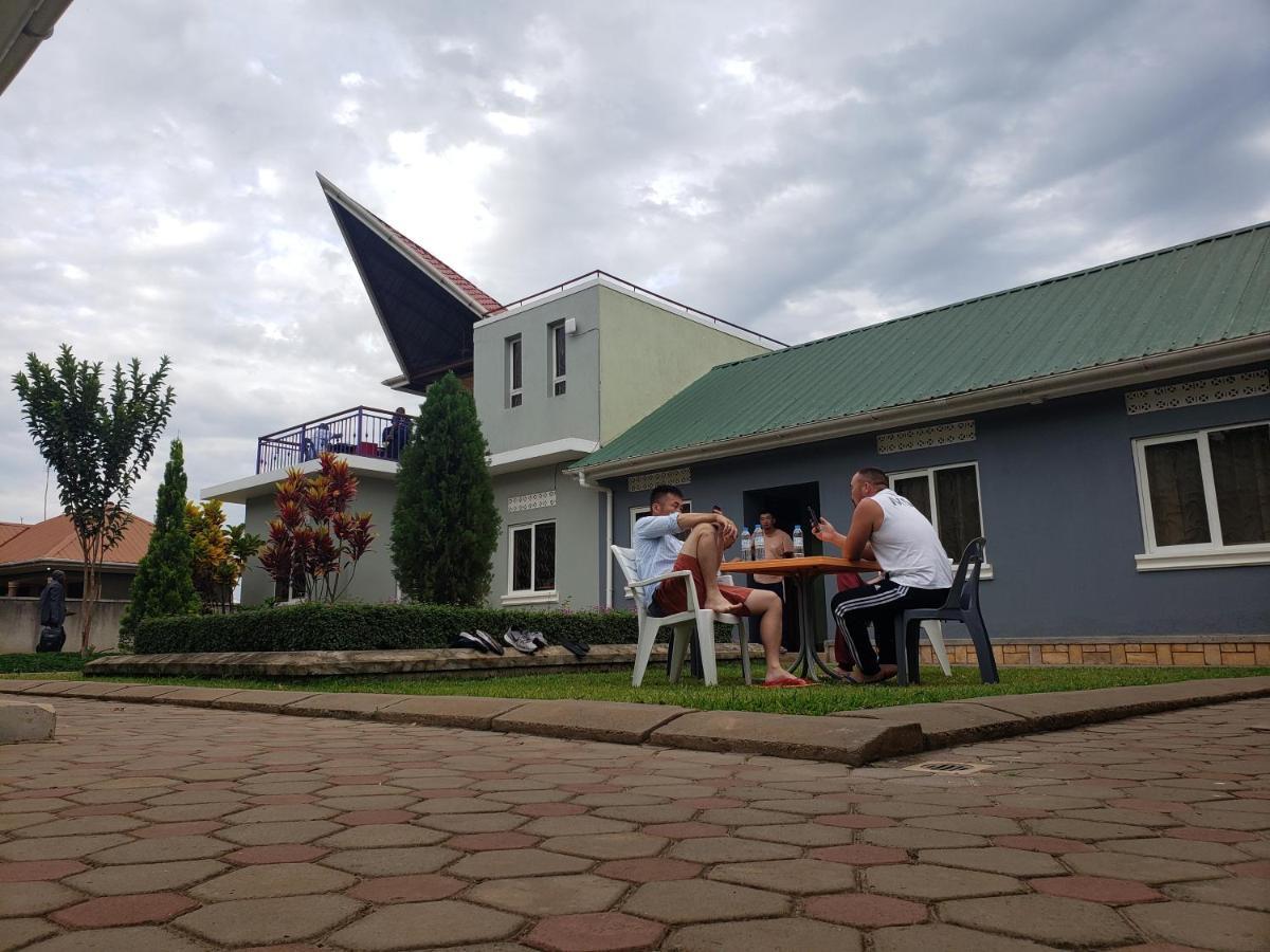Migingo Suites Ентеббе Екстер'єр фото