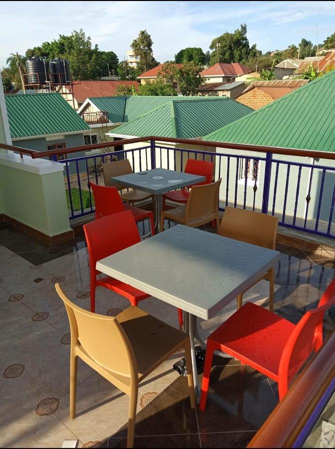 Migingo Suites Ентеббе Екстер'єр фото
