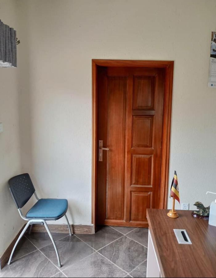 Migingo Suites Ентеббе Екстер'єр фото