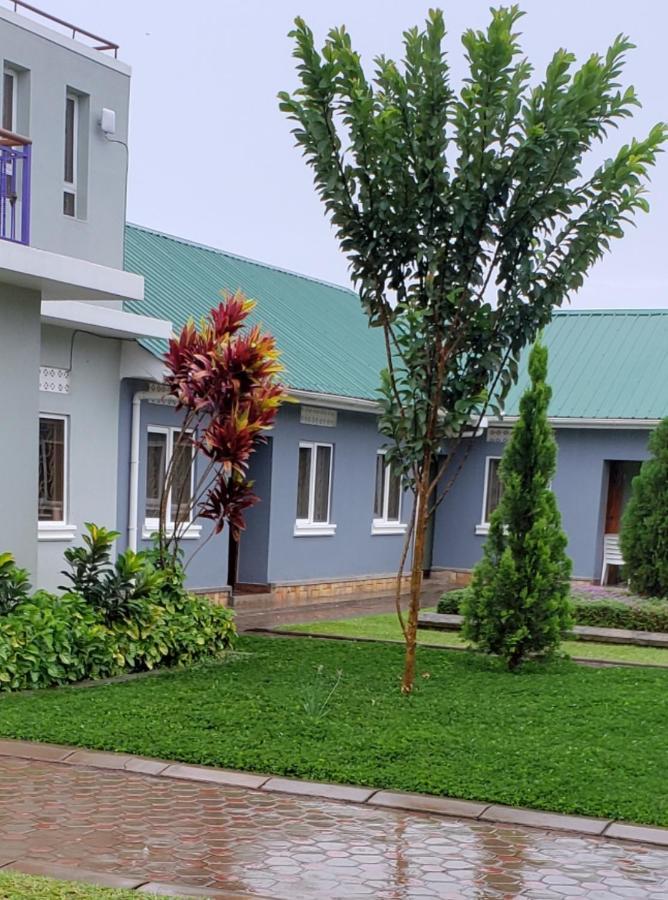 Migingo Suites Ентеббе Екстер'єр фото